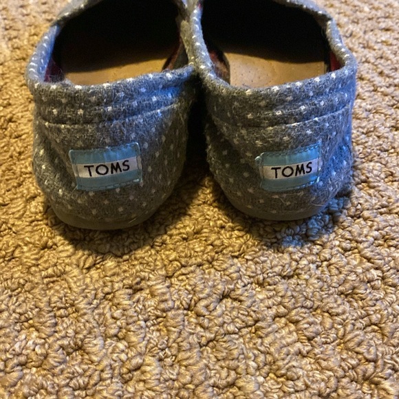 TOMS size 8 gray/white polka dot slip on shoes - Picture 3 of 5